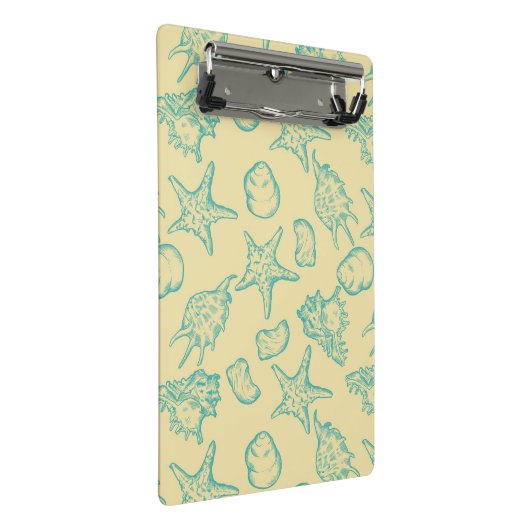 Hintergrund mit Muscheln. Hand gezeichnet Mini Klemmbrett (Schrägansicht)