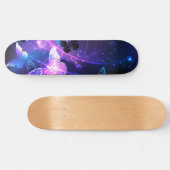 Hintergrund mit Nachtschmetterlingen Skateboard (Horizontal)