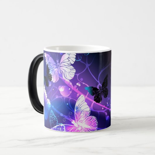 Hintergrund mit Nachtschmetterlingen Verwandlungstasse (Vorderseite Links)