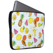 Hintergrund mit saftigen Früchten. Nahtlose Frucht Laptopschutzhülle (Vorne Rechts)
