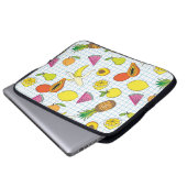 Hintergrund mit saftigen Früchten. Nahtlose Frucht Laptopschutzhülle (Vorne Knopf)