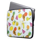 Hintergrund mit saftigen Früchten. Nahtlose Frucht Laptopschutzhülle (Vorderseite Links)