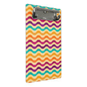Hintergrund mit Streifen in Retro 2 Mini Klemmbrett (Schrägansicht)