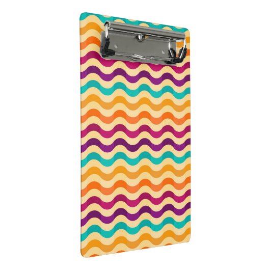 Hintergrund mit Streifen in Retro 2 Mini Klemmbrett (Schrägansicht)
