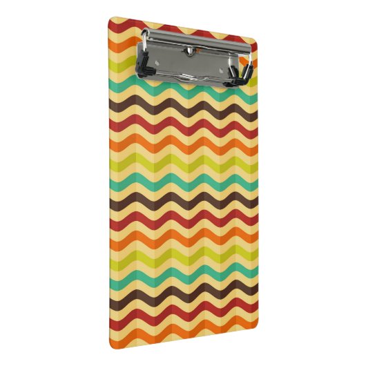 Hintergrund mit Streifen in Retro 4 Mini Klemmbrett (Schrägansicht)