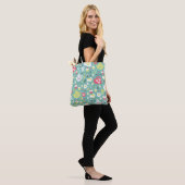 Hintergrund mit Teapots, Cups, Lemon, Blume Tasche (Am Model)