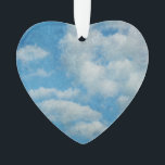 Hintergrund Vintager beklemmender Wolken Ornament<br><div class="desc">Das bewölkte Himmelshinterdesign auf diesem Ornament mit einem Satin-Kabel hat eine alte und abgenutzte Textur, wie es ein Teil eines antiken Gemäldes ist. Die Wolken variieren in der Farbe von weiß bis grau auf einem blauen, bedrückten Himmel. Mit diesem hübschen, ätherischen Bild fühlt man sich wie im Himmel. Fügen Sie...</div>