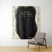 Hintergrundinformationen zum Schwarz-weiß & Gold G Wandteppich (Beispiel)