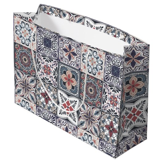 Hintergrundspuren/Talavera inspiriert Fliesen 2 Große Geschenktüte (Rückseite Schrägansicht)