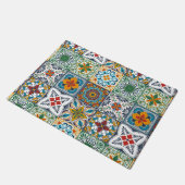 Hintergrundspuren/Talavera-inspirierte Fliesen Fußmatte (Schrägansicht)