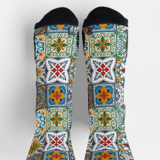 Hintergrundspuren/Talavera-inspirierte Fliesen Socken (Oben)