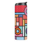 Hintergrundtextur der Steinmauer. Hintergrund und  Thermosbecher (Nach links gedreht)