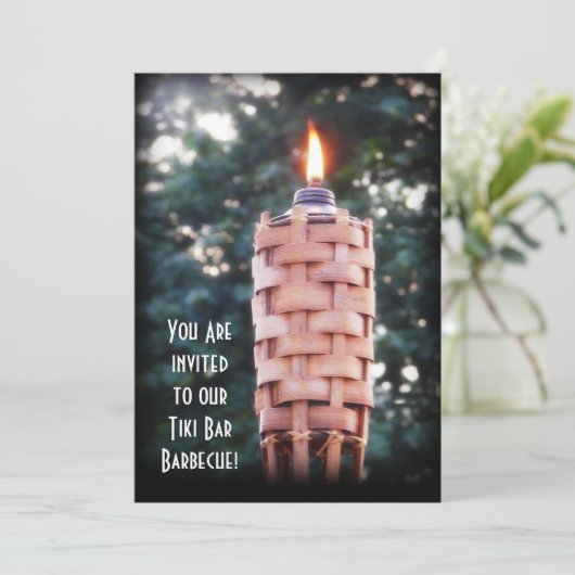 Hinterhof GRILLEN Tiki Torch! Einladung (Stehend Vorderseite)
