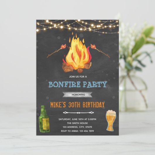 Hinterhoffeuer und Brauthemeneinladung Einladung (Stehend Vorderseite)