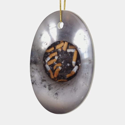 Hintern der Zigarette in Silver Smokers Ashtray, F Keramik Ornament (Links)