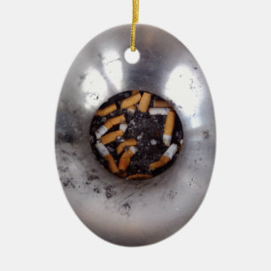 Hintern der Zigarette in Silver Smokers Ashtray, F Keramik Ornament