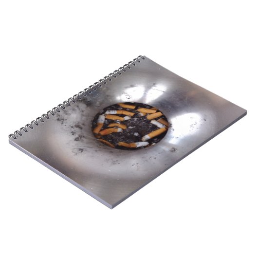 Hintern der Zigarette in Silver Smokers Ashtray, F Notizblock (Linke Seite)