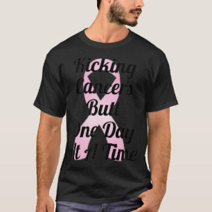Hintern eines Tages nach dem Brust-Kanal kicken T-Shirt