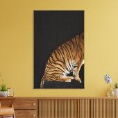 Hinterteil des Tigers auf Plattform Leinwanddruck (Insitu (Wohnzimmer))