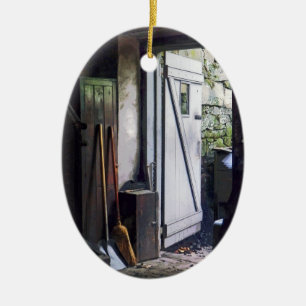 Hintertür des Ladens Keramikornament