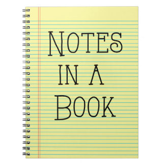 Hinweise in einem Buch, gelbe Notizblöcke, Spiralf Notizblock