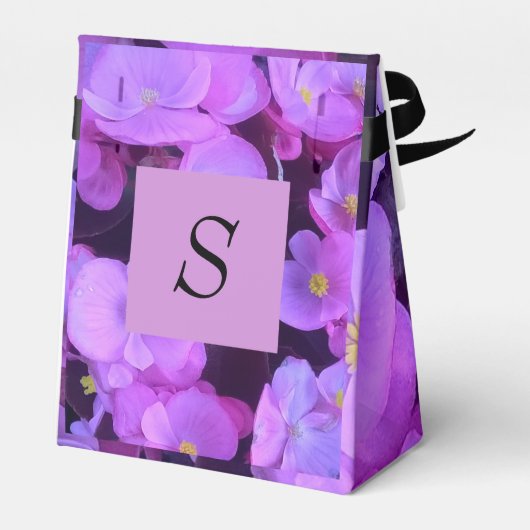 Hinzufügen der Lila Blume als Initial in Frame Dog Geschenkschachtel (Rückseite)