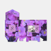 Hinzufügen der Lila Blume als Initial in Frame Dog Geschenkschachtel (Ungefaltet)