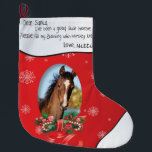 HINZUFÜGEN SIE IHR PFERD Foto und Name Sehr geehrt Großer Weihnachtsstrumpf<br><div class="desc">Ein Gradientenroter Hintergrund mit Schneeflocken und einem Ovalrahmen für das Foto Ihres Pferdes, mit einem bandgebundenen Bonbons am unteren Ende - Dieser Weihnachtsweihnachtsweih hat diese Botschaft in der Kinderhandschrift geschrieben: Lieber Weihnachtsmann, ich war ein gutes kleines Pferd. Bitte füllen Sie meinen Strumpf mit horsefarbenen Leckereien. Liebe (und Sie unterschreiben den...</div>
