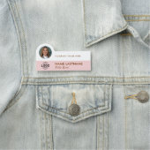 Hinzufügen von Logo-Fotos Modernes Rosa Weißes Unt Namensschild (Beispiel)