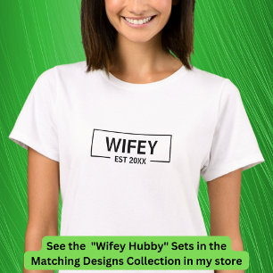 Hinzufügen von Text-Hubby-Wifey-Paaren zum Jahr T-Shirt