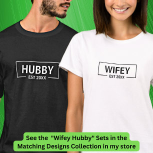 Hinzufügen von Text-Hubby-Wifey-Paaren zum Jahr T-Shirt