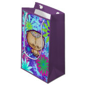 Hippie-Bär Kleine Geschenktüte (Vorderseite Schrägansicht)