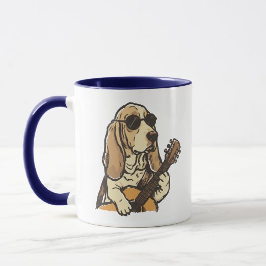 Hippie-Beagle spielt Gitarre Tasse (Links)