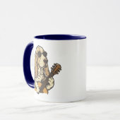 Hippie-Beagle spielt Gitarre Tasse (Vorderseite Links)