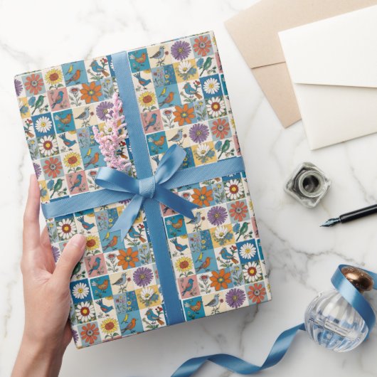 Hippie Folk Art Floral Patchwork mit Vögeln Geschenkpapier (Schenken)