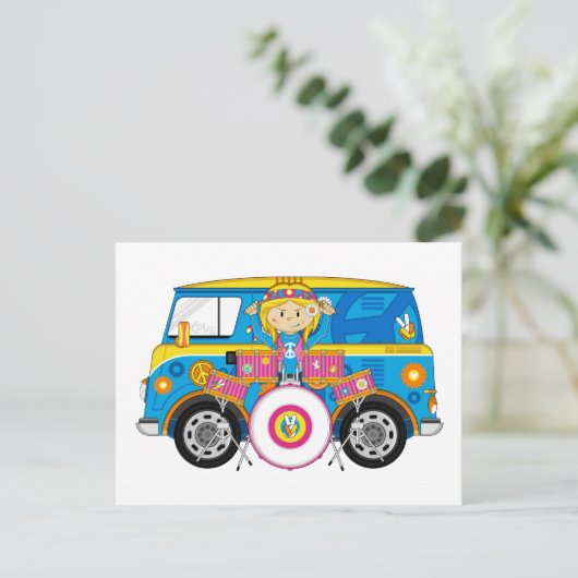 Hippie Girl mit Trommeln und Camper Van Postkarte (Stehend Vorderseite)