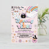 Hippie Groovy Spooky Vibes Halloween Geburtstag Einladung (Stehend Vorderseite)