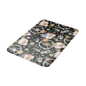 Hippie Halloween Skulls und Blume Muster Badematte (Schrägansicht)