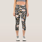 Hippie Halloween Skulls und Blume Muster Capri Leggings (Vorderseite)