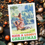 Hippie Holiday Foto Haben Sie eine Groovy Weihnach<br><div class="desc">Ich wünsche dir ein frohes Weihnachtsfest. Passen Sie Ihre niedliche Hippie-Urlaubskarte mit diesem trendigen 70er-Text in lustigen Retro-Farben an. Eine farbenfrohe Weihnachtskarte mit Ihrem Vintagen Foto.</div>