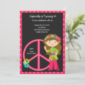 Hippie-Mädchen mit Friedenszeichen-Mädchen laden Einladung (Stehend Vorderseite)
