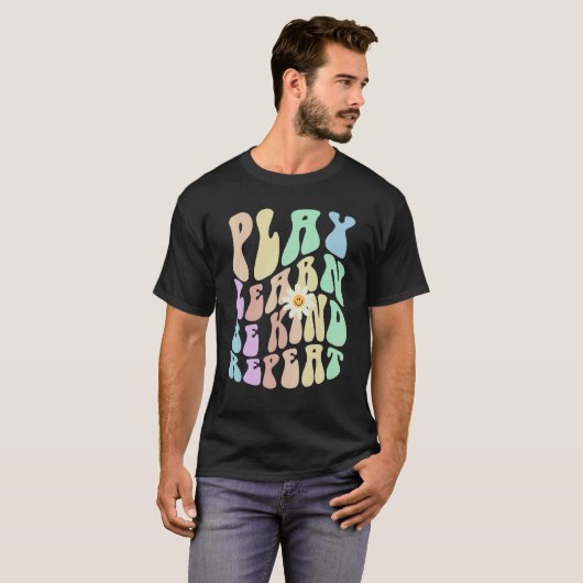 Hippie PLAY LEARN BE KIND REPEAT Retro Stop Bullyi T-Shirt (Vorne ganz)