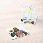 Hippie Sasquatch in Tiedye mit Sonnenblumen Rechteckiger Pappuntersetzer (Vor Ort)