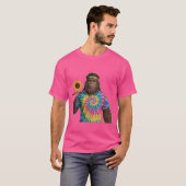 Hippie Sasquatch in Tiedye mit Sonnenblumen T-Shirt (Vorne ganz)