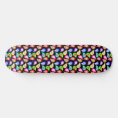 Hippie Style Blume Paisley Pattern auf Schwarz Skateboard (Horizontal)