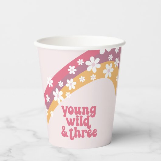 Hippie Young Wild und Three Daisy Birthday Pappbecher (Vorderseite)