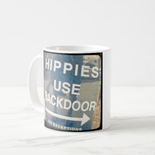 Hippies benutzt heimliche Tasse (Vorderseite Links)