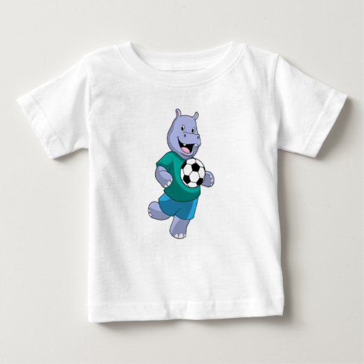 Hippo als Fußballspieler mit Fußball Baby T-shirt (Vorderseite)