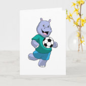 Hippo als Fußballspieler mit Fußball Karte (Gelbe Blume)