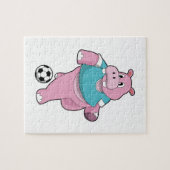 Hippo als Fußballspieler mit Fußball.PNG Puzzle (Horizontal)